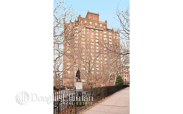 Sold by Douglas Elliman | media 21