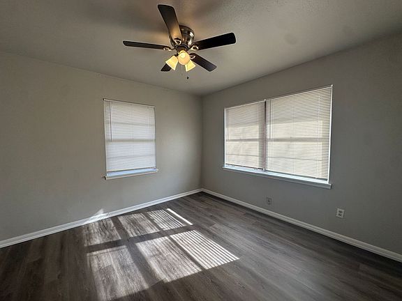 4th image of 240 E Kerr Dr