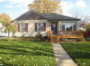 1459 Hampton Rd, Mount Clemens, MI 48043