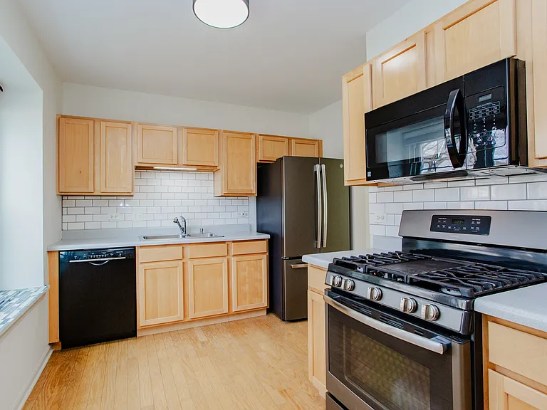 1217 N Village Dr — Photo 10