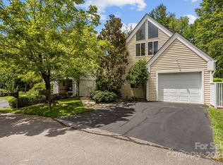 11 Stuart Cir, Asheville, NC 28804