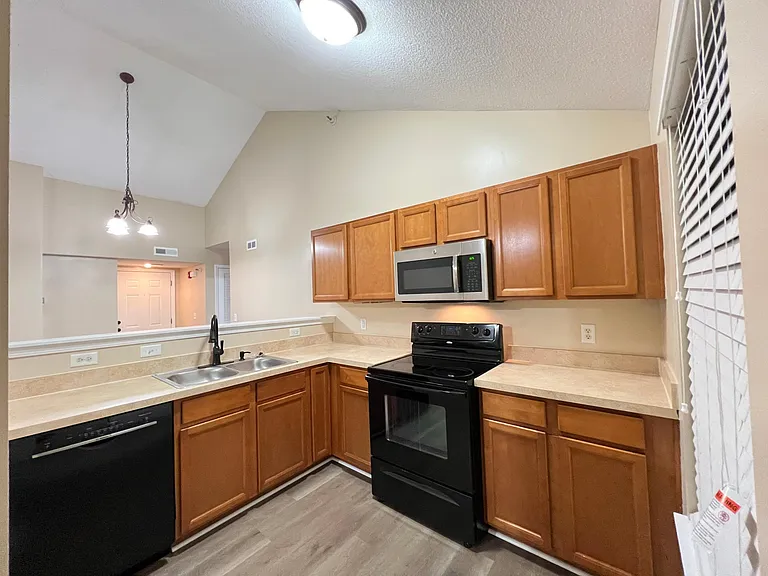5600 NE 80th Ter #3B — Photo 8