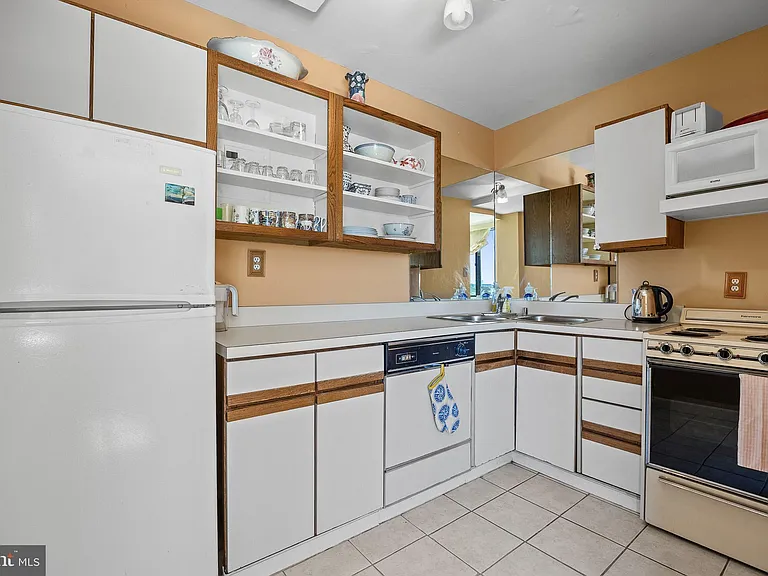 1021 Arlington Blvd #824 — Photo 8