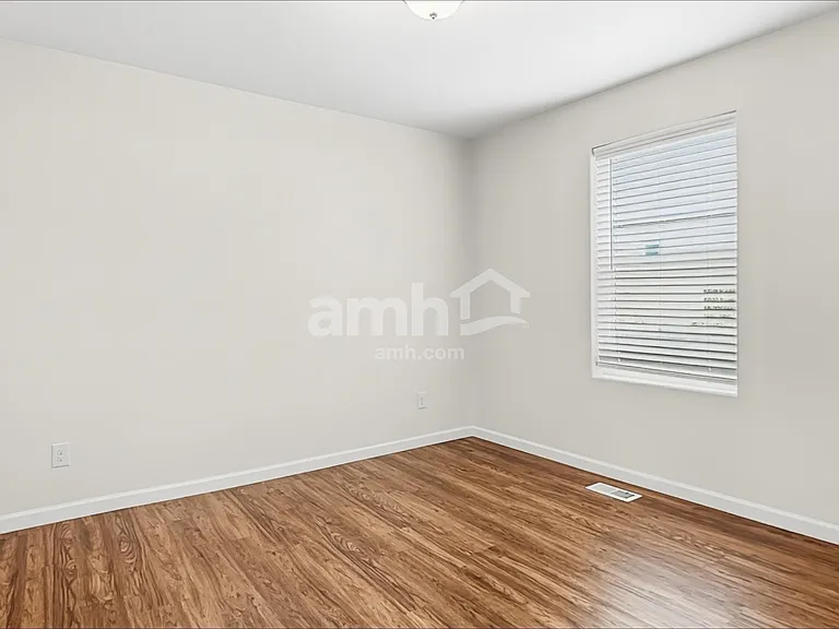 245 Iris Ln — Photo 17
