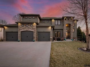 19267 Ames Cir, Elkhorn, NE 68022