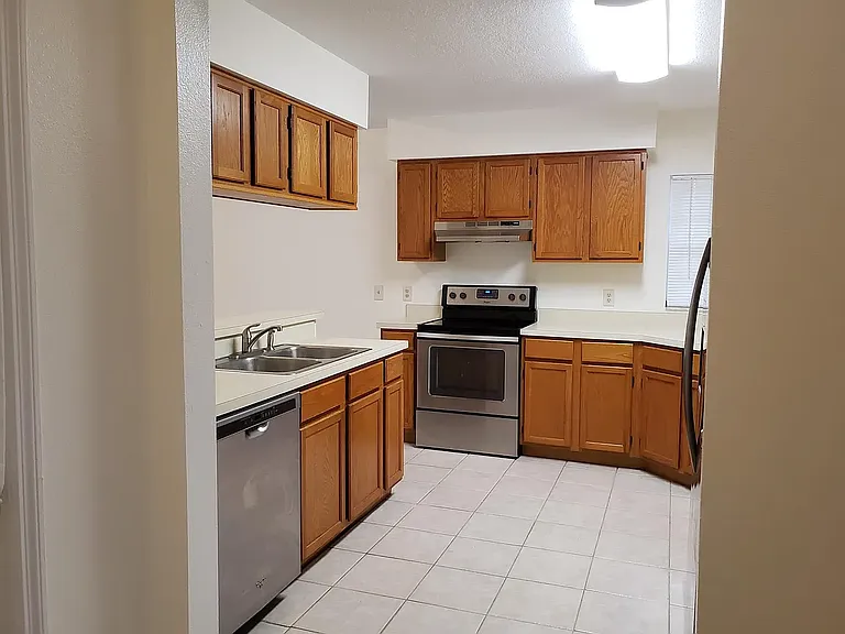 1517 Vernon Ct — Photo 17