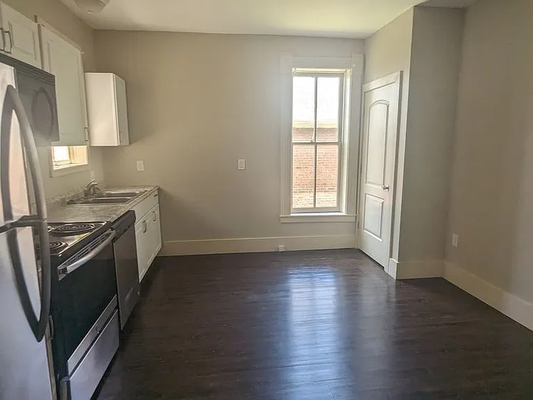 926 Locust St — Photo 16