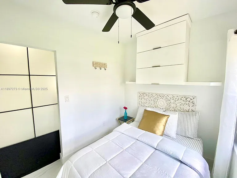 8270 NE 1st Pl — Photo 23