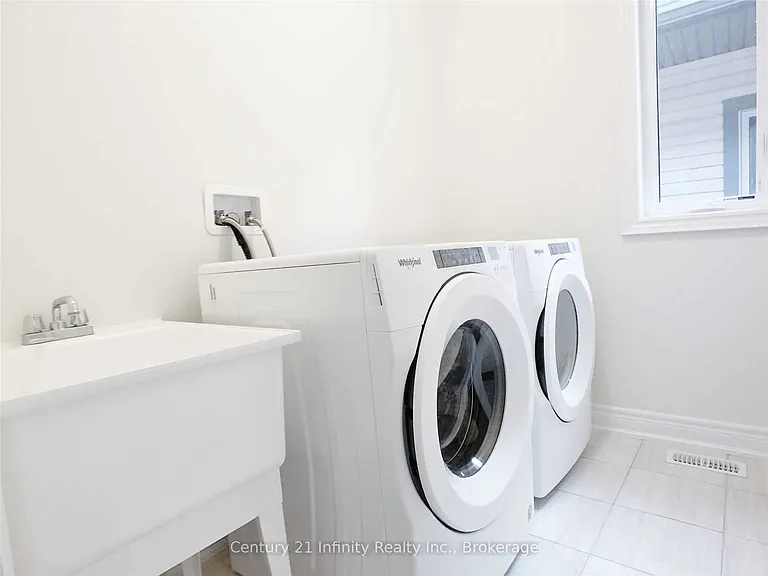 9 Saint Ives Cres — Photo 14