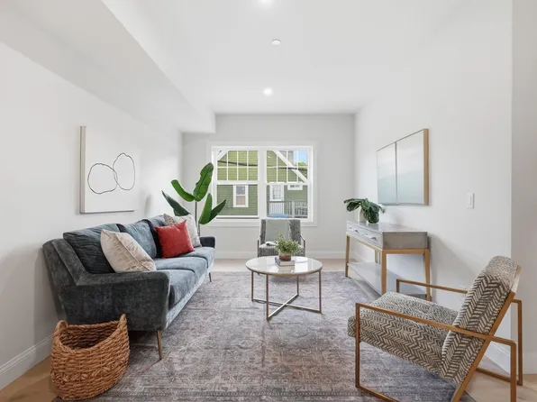 66 Tileston St #201, Everett, MA 02149
