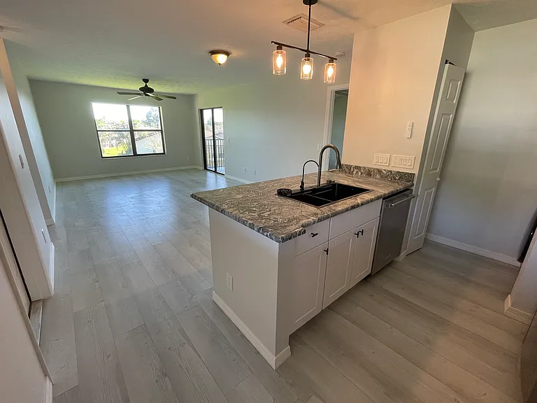 6537 SE Federal Hwy #202 — Photo 3