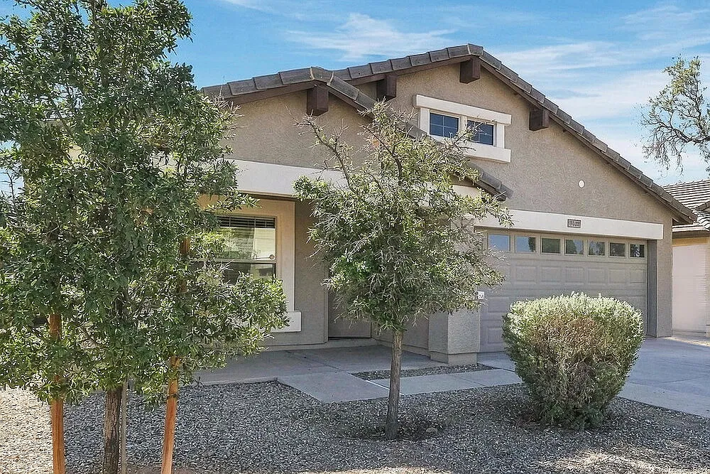 3 bed, 2.0 bath, 1759 sqft, $2,125 — Photo 3
