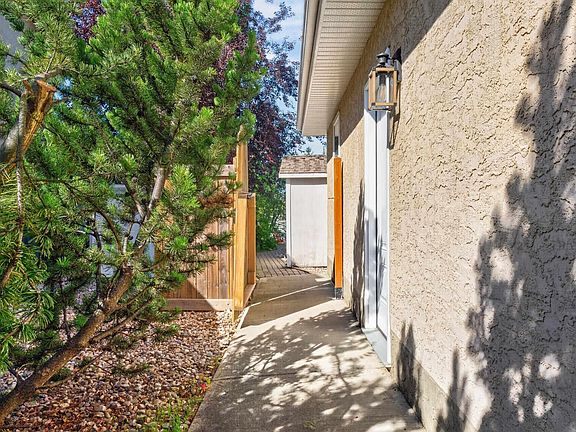 5th image of 30 Hillcrest Pl