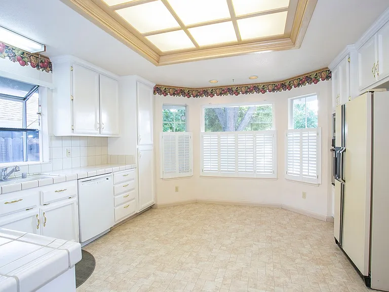 5809 Lincoln Ave — Photo 8