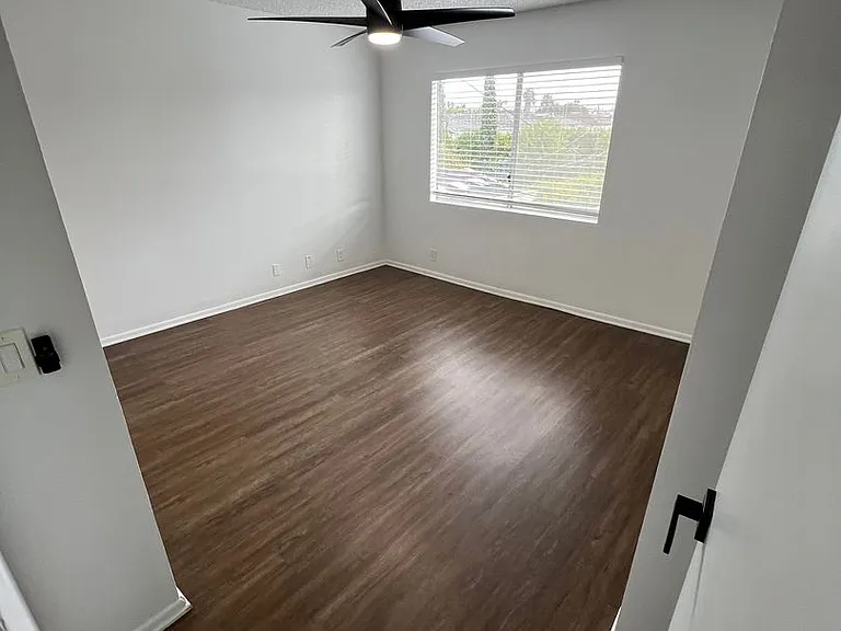 VRA27 LLC- "Villa Regency Apartments" — Photo 30