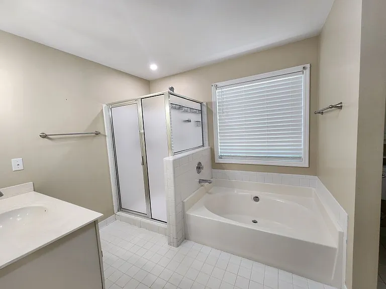 733 Woodland Pointe Pl — Photo 25