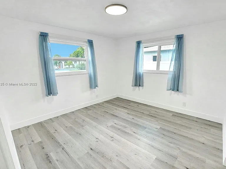 5300 SW 7th St — Photo 19