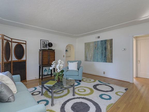 3rd image of 16 Dorchester Dr