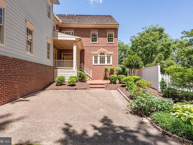 9860 Palace Green Way — Photo 55