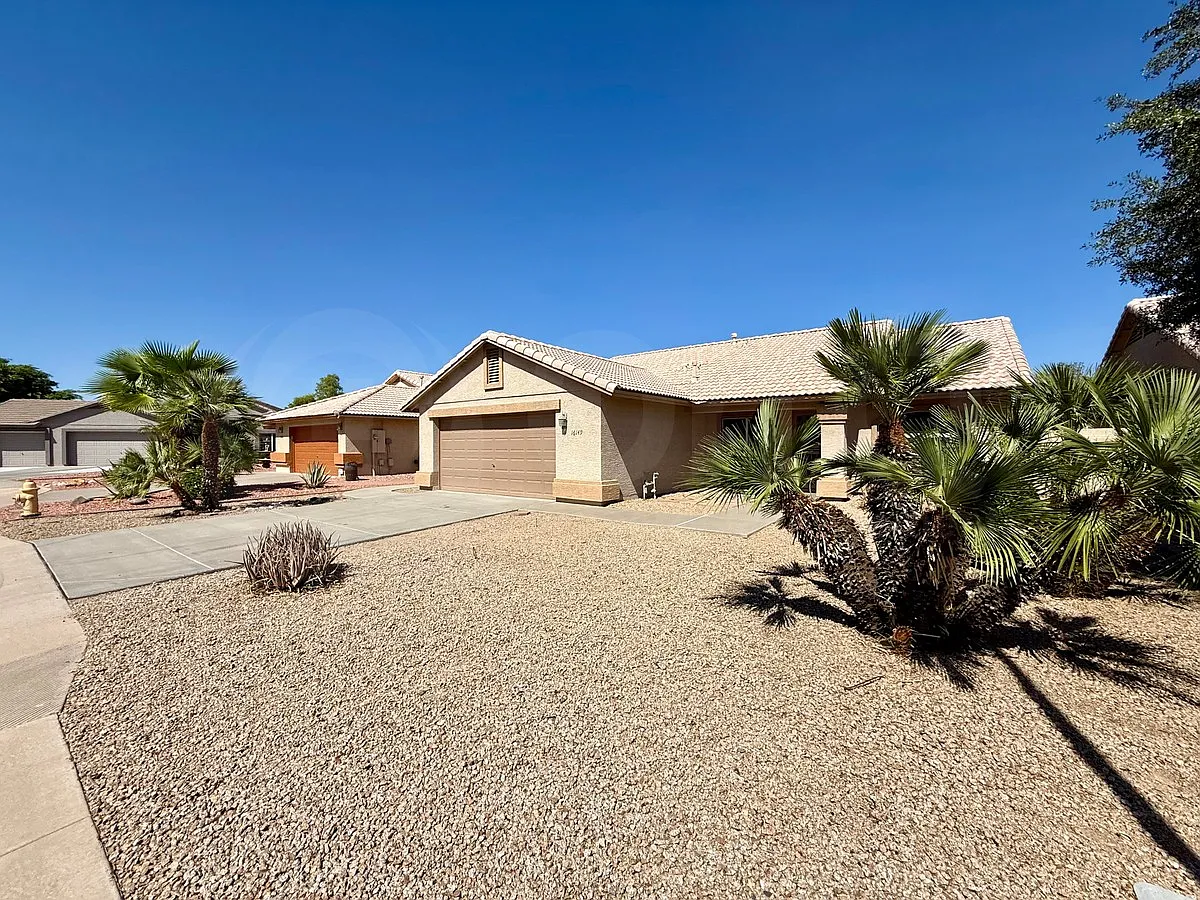 4 bed, 2.0 bath, 1737 sqft, $2,000 — Photo 2