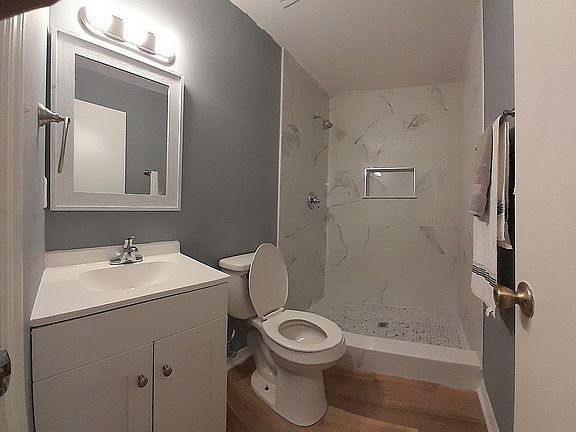 Secondary bathroom 