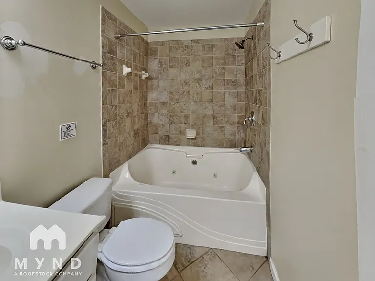 213 16th St NW #9 — Photo 9