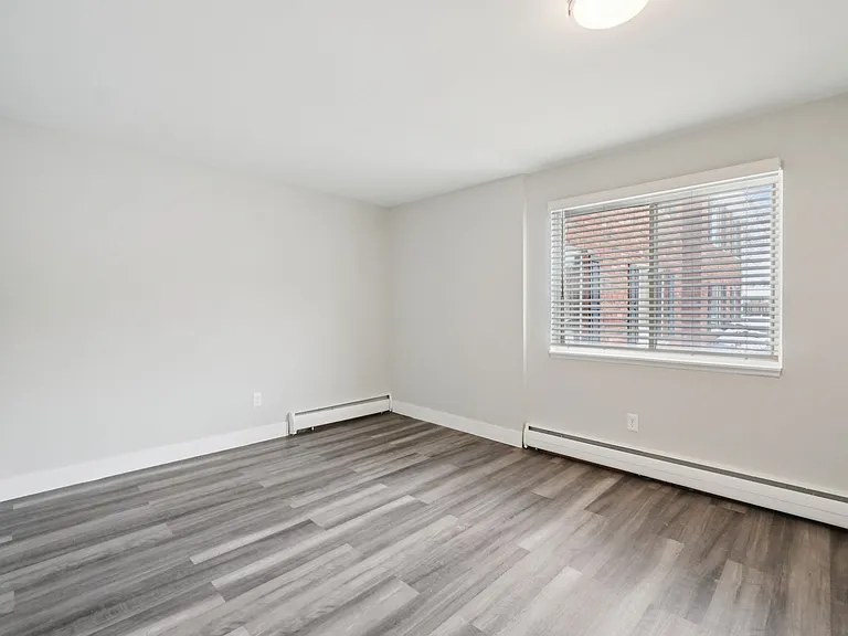 Cherry Hill Village Apartments - Dearborn Heights, MI — Photo 26
