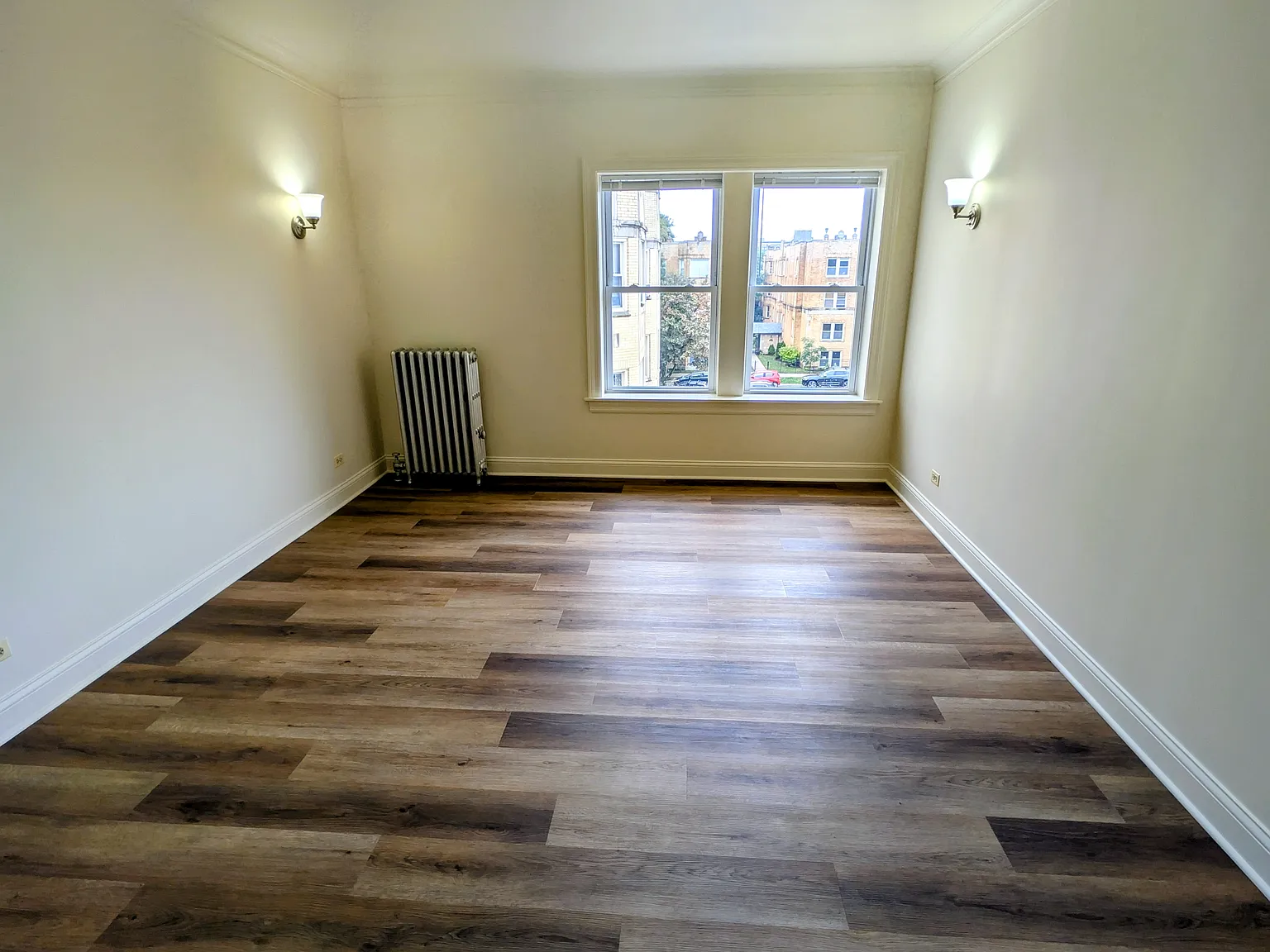 2 bed, 1050 sqft, $2,095 — Photo 3
