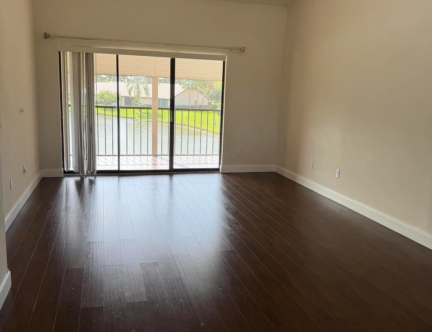 2 bed, 2.0 bath, 975 sqft, $2,500 — Photo 3