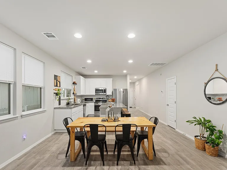 308 Catalina Dr — Photo 7