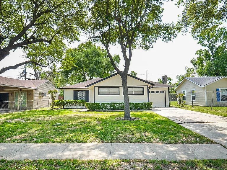 3914 Daphne St — Photo 15