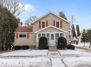 108 E Millard St, New London, WI 54961