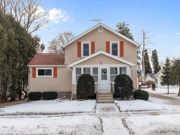 108 E Millard St, New London, WI 54961