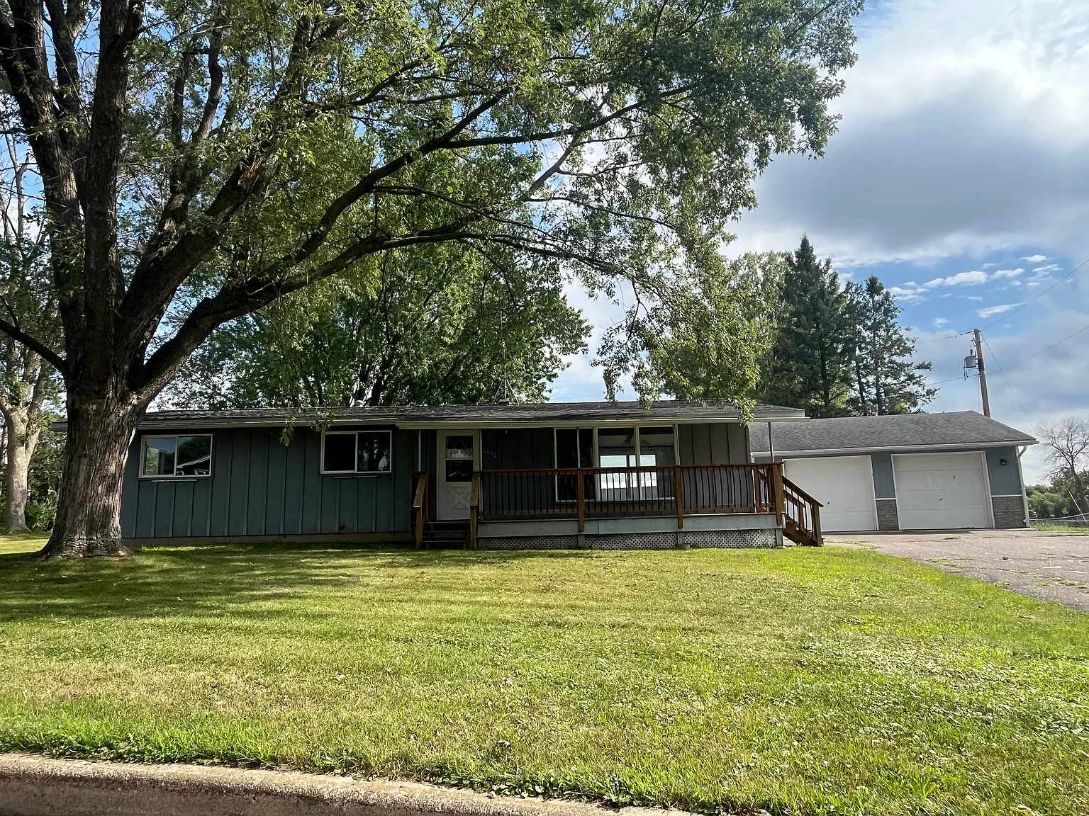 4 bed, 1075 sqft, $1,900 — Photo 1