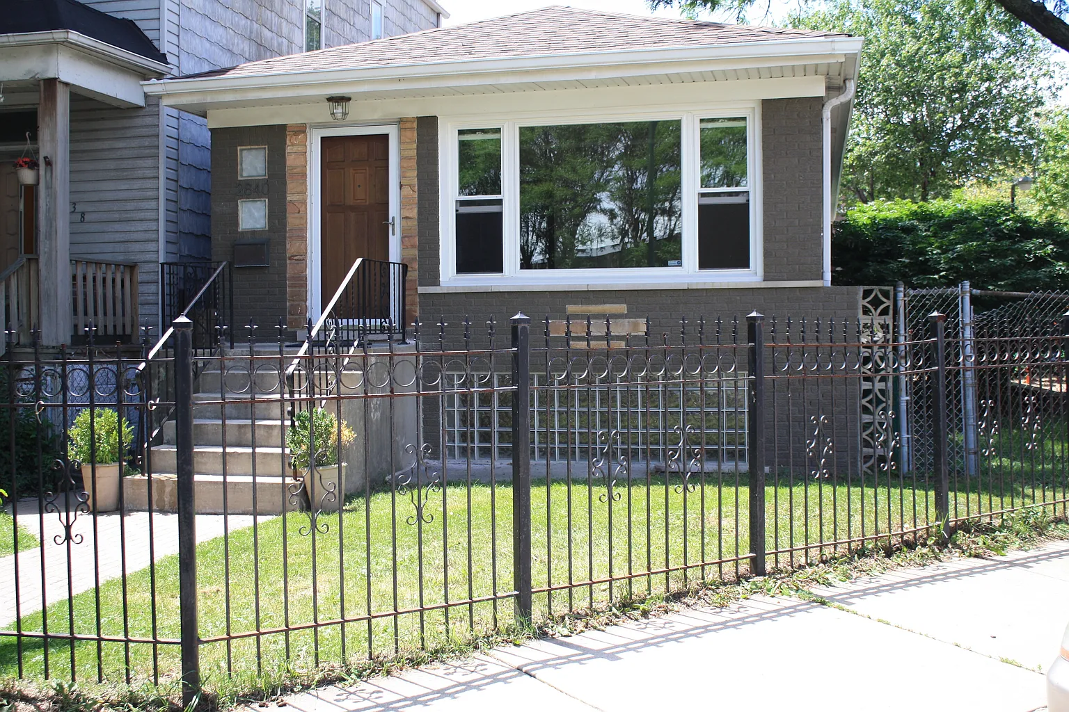 2840 N Mozart St photo 1