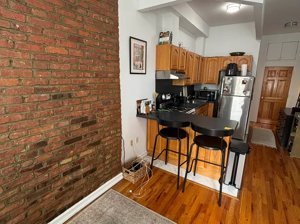 1699 Lexington Avenue image 1 of 13