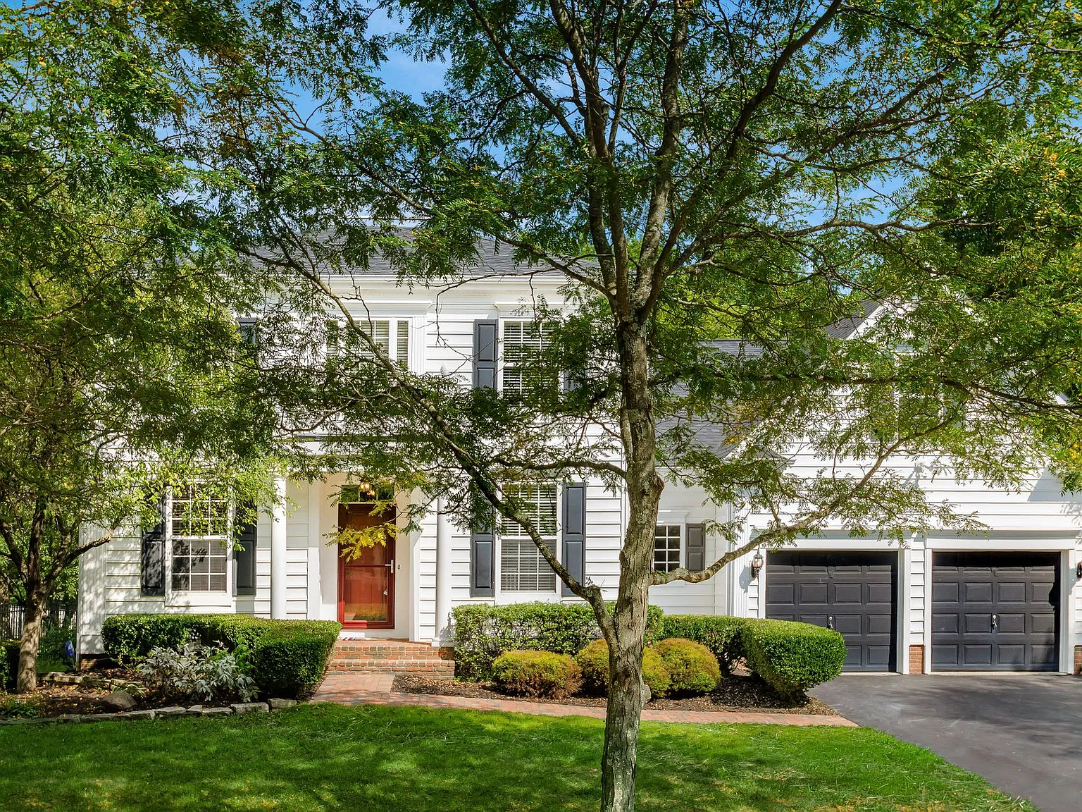 4 bed, 3.5 bath, 4104 sqft, $5,000 — Photo 2