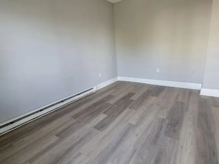 570 Broad St #1D — Photo 8