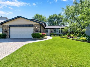 827 Spring Cove Dr, Schaumburg, IL 60193