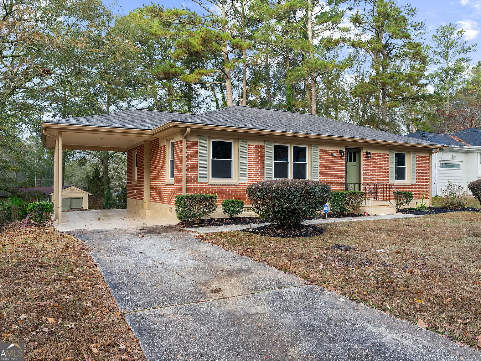 3 bed, 1.0 bath, 1101 sqft, $2,800 — Photo 2