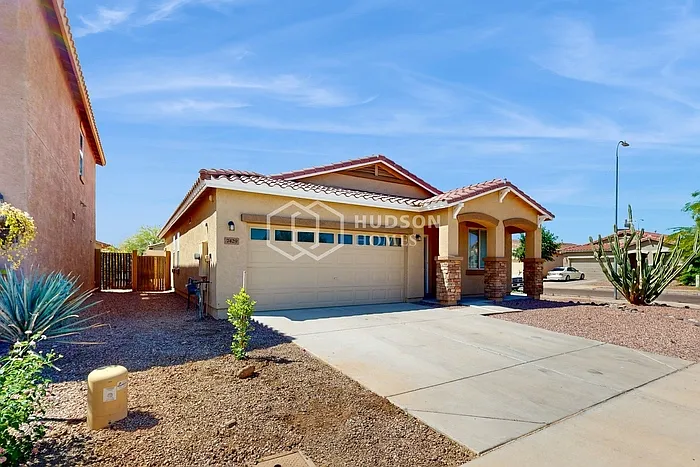 7429 W Saint Catherine Ave — Photo 3