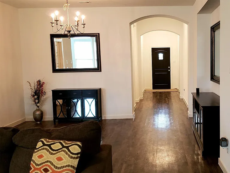 1532 Calcot Ln — Photo 1