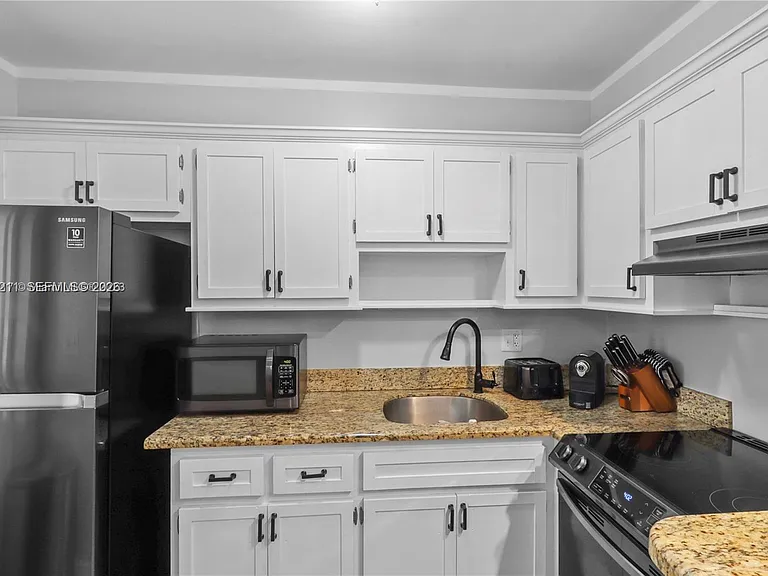 2420 SE 17th Cswy #301C — Photo 4