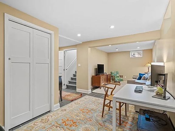 5th image of 4715 Wentworth Ave S #2