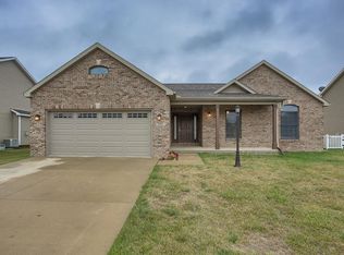 1707 Oliger Dr, Mahomet, IL 61853