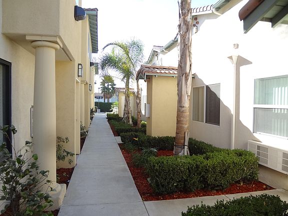2nd image of 585 E Harvard Blvd #201