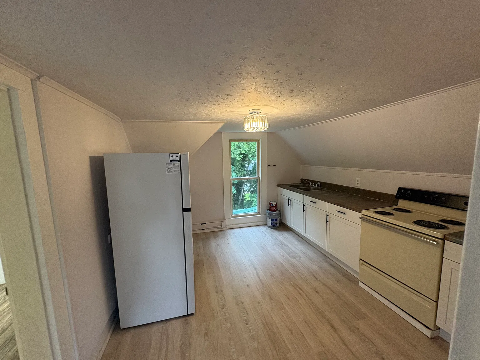 2 bed, 1000 sqft, $1,475 — Photo 2