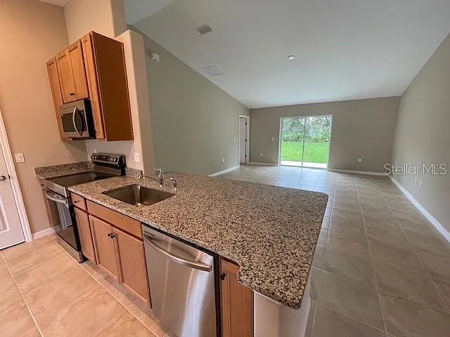 3 bed, 2.0 bath, 1333 sqft, $1,795 — Photo 4