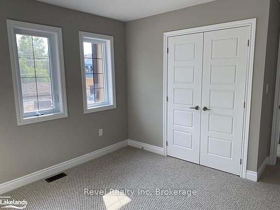 4th image of 1050 Wright Dr