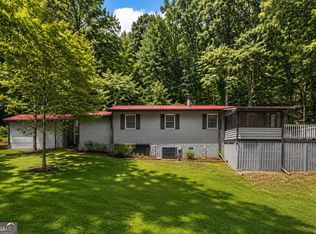 2261 Paradise Valley Rd, Cleveland, GA 30528